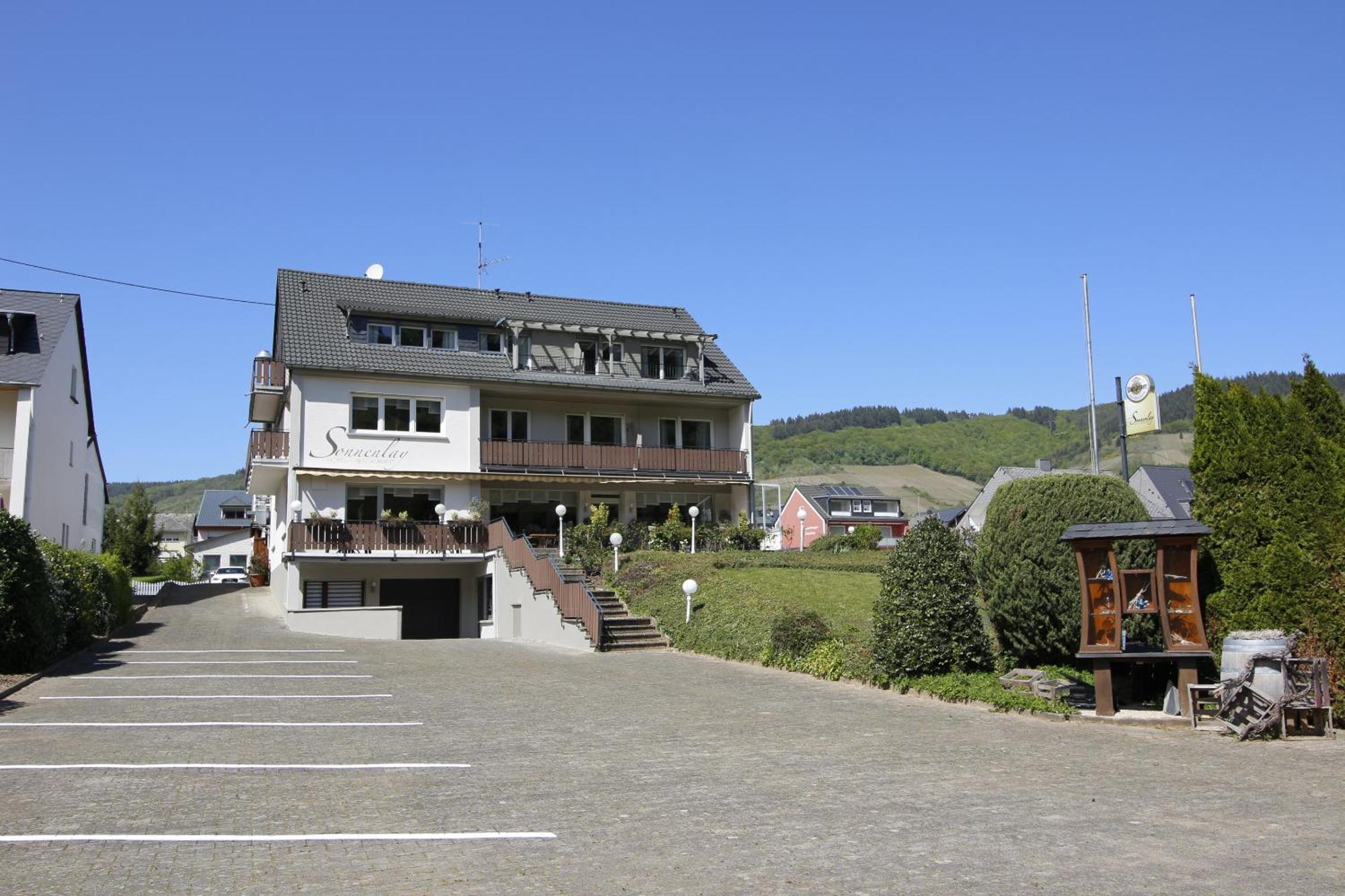 Hotel Restaurant Sonnenlay 3*